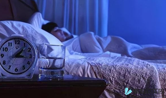 专家提醒半夜醒了别看时间 会影响睡眠质量_图片